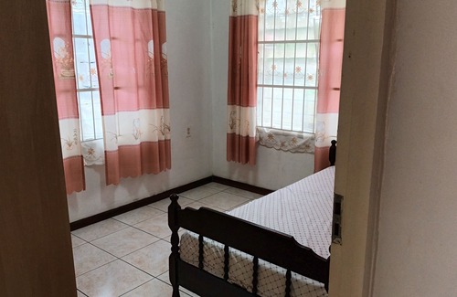 Paramaribo House | Uitvlugt: Detached house located in a quiet and safe neighborhood.