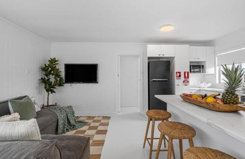 Ulladulla House | Ulladulla Beach House - steps to Racecourse Beach