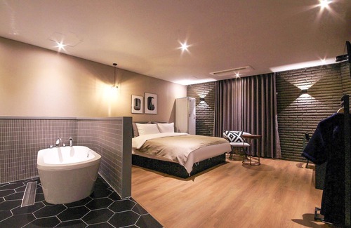 Jung-Gu Hotel | Ulsan Seongnamdong Brown Dot