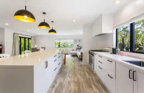 Dairy Flat House | Ultimate 5-Bedroom Rural Poolside Oasis | Auckland