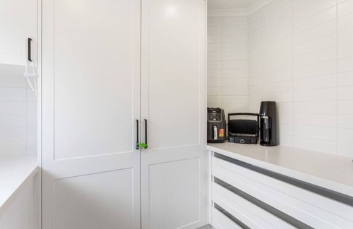 Dairy Flat House | Ultimate 5-Bedroom Rural Poolside Oasis | Auckland