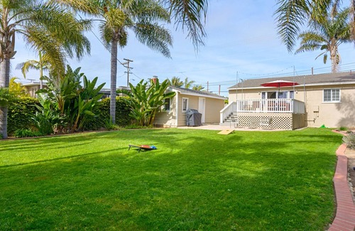 Carlsbad House | Ultimate beach bungalow w/huge yard - 1 block to beach