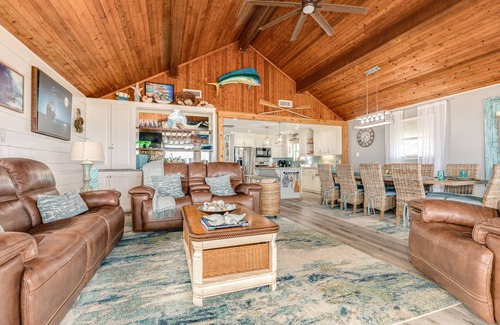 Freeport House | Ultimate | Beachfront | Large Deck | Pet Paradise