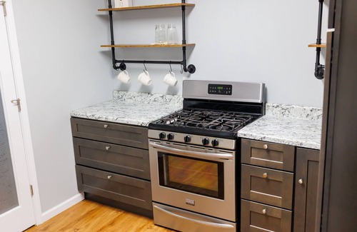 Lakewood  Shelby County House | Ultimate Country Home with a 4800 sq.ft shed- pickle ball, corn hole, and more!