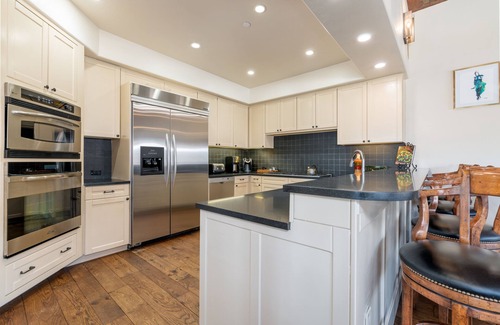 Mountain Village House | Ultimate Family Penthouse: 5BR, Chef’s Kitchen, Ski-In/Ski-Out in Telluride