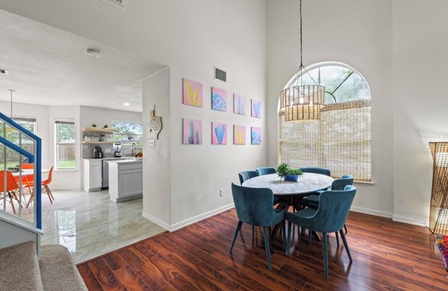 Willow Run House | Ultimate Getaway: 4bd, Games, Huge Backyard, Close to Everything !