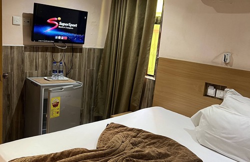 Mile 11 Hotel | ULTIMATE HOTEL
