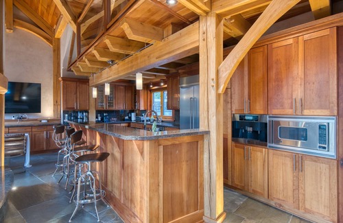 Silvertip House | Ultra-Luxury 7880sqft Ridgeside Villa w/Concierge