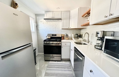 Cape May - Wildwood Apartment | Ultra Modern 3 BR Apt - 5 min walk to the Beach!