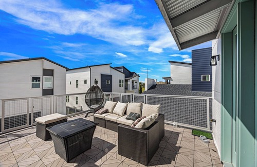 Spring Shadows House | Ultra Modern Paradise Retreat with Pool & Balcony!