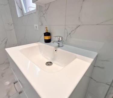 Suceava Apartment | Ultracentral 4Bedroom with 2 Bathrooms Cozy Apartment in Suceava