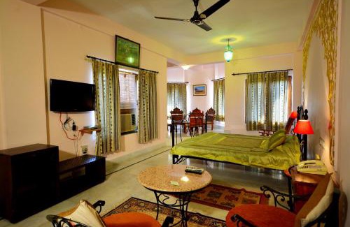 Bhandarej Hotel | Umaid Palace - A Lakeside Resort - 25 minutes from Mehandipur Balaji - 20 minutes from Chand Baori Stepwell Abhaneri & 40 minutes from Bhangarh Fort