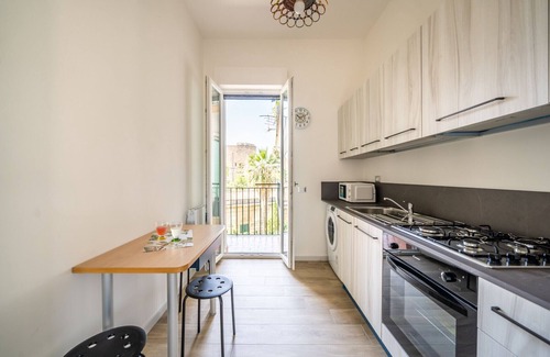 Corso dei Mille - Sant'Erasmo Apartment | Un balcone sull'Orto Botanico by Wonderful Italy