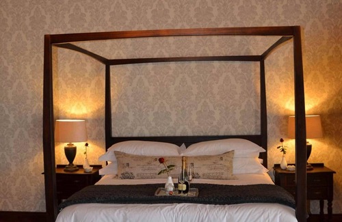 Paarl Bed & Breakfast | Under Oaks Guesthouse