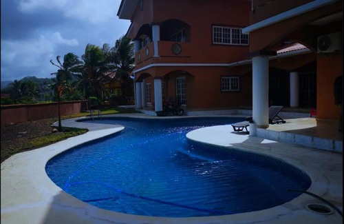 Colon House | Under the Caribbean Sun... Bajo el sol Caribeño