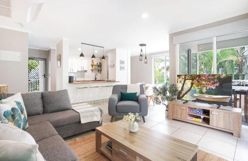 Palm Cove Apartment | Under the Palms - Resort Style living