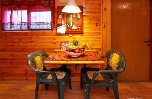 Adi Cabin | Under the Walnut Tree Shade Lodge