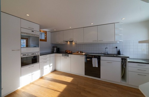 Ennetbuhl Ski Chalet | Undereggli - 4-room holiday home with far-reaching views and surrounded by greenery