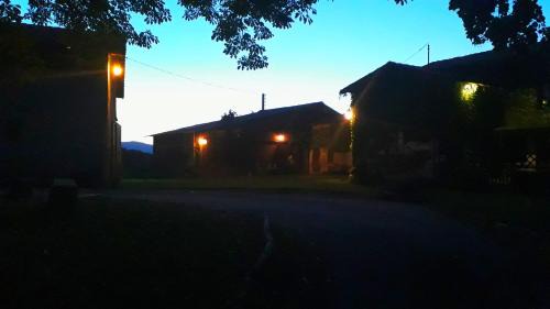 Saint-Romain-de-Surieu House | Une pause sur la colline