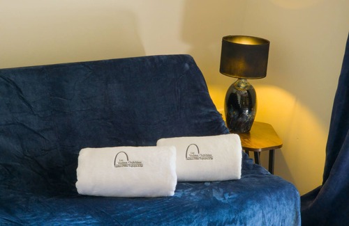 Doue-la-Fontaine House | Unforgettable Night in a Troglodyte Cave Room