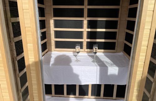 Magpie Apartment | Unicorn Farm-Tranquil Sauna Farmstay Escape