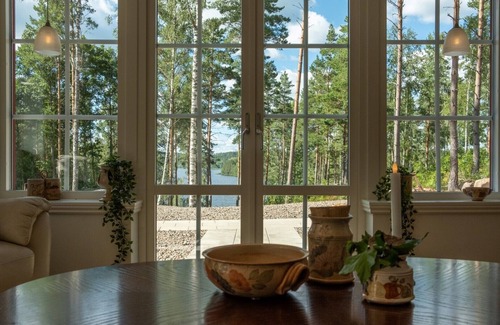 Vetlanda Municipality House | Unikt Sjönära Boende för Hela Familjen i Astrid Lindgrens Småland