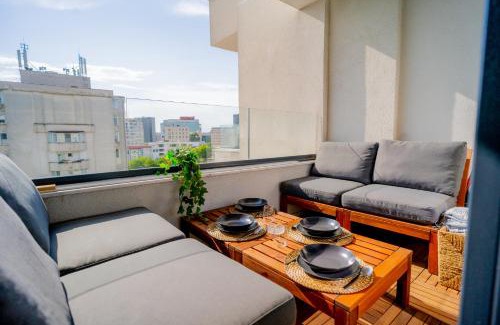 Bucharest City-Centre Apartment | Union Plaza - Balcony Delight in City Center