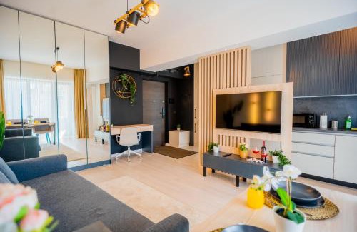 Bucharest City-Centre Apartment | Union Plaza - Balcony Delight in City Center