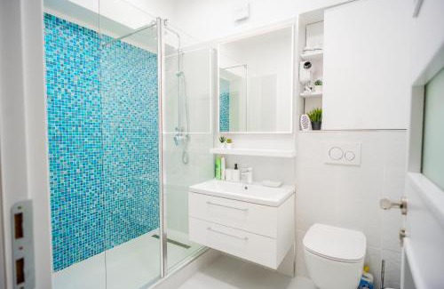 Bucharest City-Centre Apartment | Union Plaza - Balcony Delight in City Center