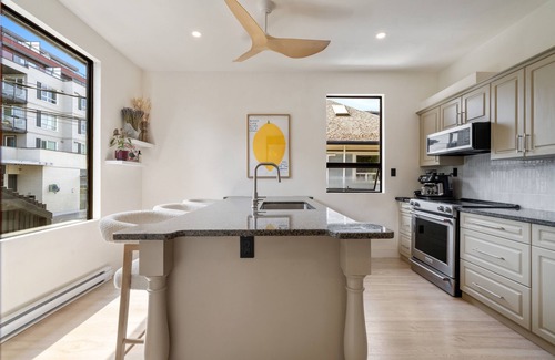 Downtown Victoria House | Unique 4BR House | Heart of Vic