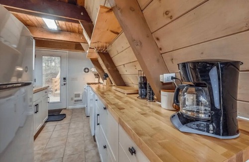 Charter Hills Cabin | Unique A-Frame, 3 mins to slopes - "The Nest"