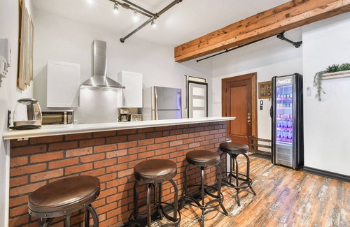 Old Montreal Apartment | Unique & Charming 3BR loft - heart of old Montreal
