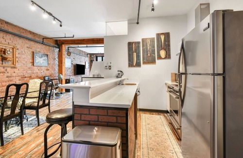 Old Montreal Apartment | Unique & Charming 3BR loft - heart of old Montreal