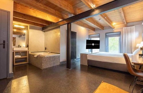 Coevorden Hotel | Unique Getaway: Castle Views from Historic Grain Warehouse