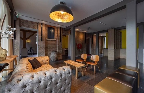 Coevorden Hotel | Unique Getaway: Castle Views from Historic Grain Warehouse