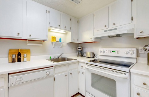 Hickory Condo | Unique lakefront condo with lovely views, dock, kayaks, & W/D - dog-friendly
