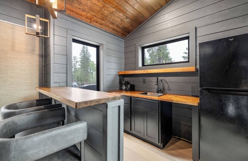 Deadwood Cabin | Unique Open Living New Cabin 2 Miles to Deadwood! 1/4 Mile off Hwy!