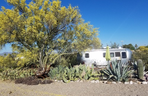 Catalina Foothills Estates House | Unique Retreat - Airstream in Central Location - Remote Feeling.