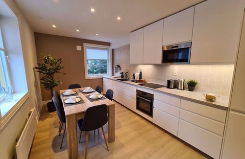 Stavanger House | ★ Unique, Spacious And Modern 3 BR w/King Beds, Near City Center, Free Parking