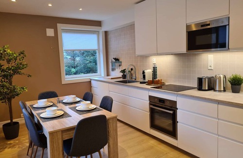 Stavanger House | ★ Unique, Spacious And Modern 3 BR w/King Beds, Near City Center, Free Parking