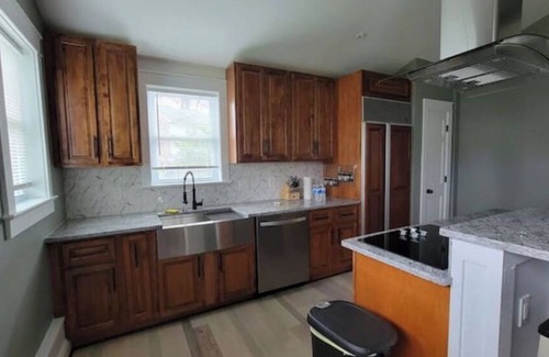 Silver Spring House | Unique Tiny House Studio [With Chickens] Near I-95, FDA, DC, VA