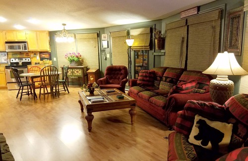 Chalet Village Cabin | Unique Updated 1-LEVEL Mountain Chalet-2 Miles to Gatlinburg-Hot Tub-Resort Pool