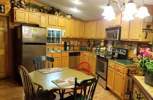 Chalet Village Cabin | Unique Updated 1-LEVEL Mountain Chalet-2 Miles to Gatlinburg-Hot Tub-Resort Pool