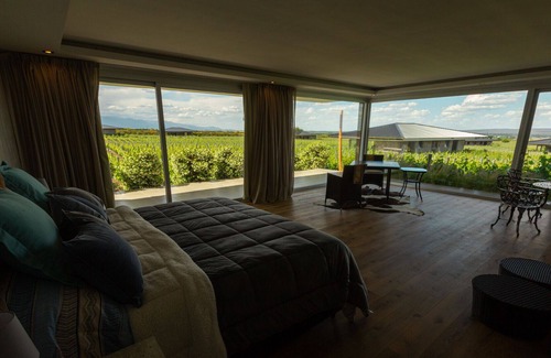 Ugarteche Cabin | Unique Villas del Malbec Lodges between vineyards and mountain view