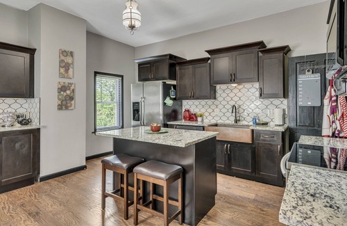 Clarksville Condo | Unit #1 117 Marion St