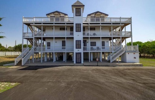 Liberty Hill House | Unit 1 Charming 2 bedroom at River Ranch Inn