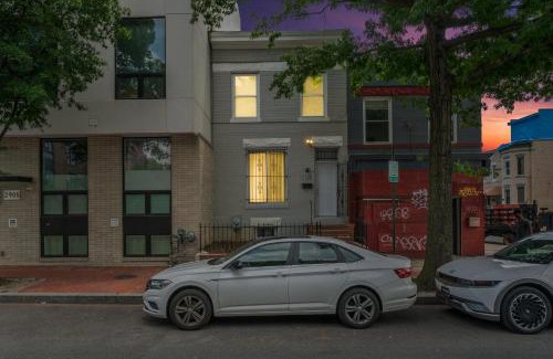 Park View Apartment | Unit # 1 - Right Next to Howard University