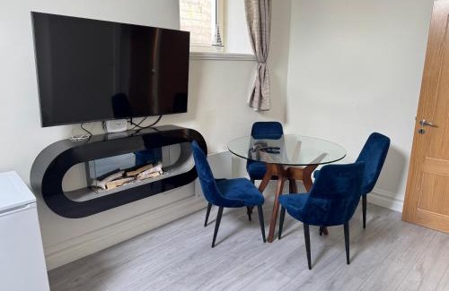 Cobh Apartment | Unit 4 Tranquil Harbourside Retreat- Central Location