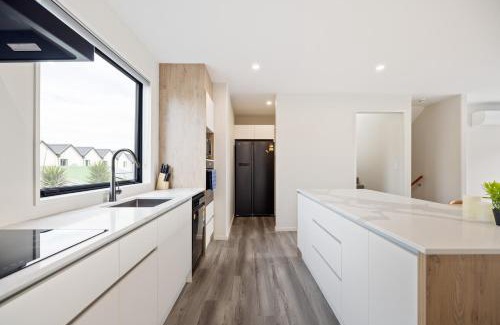 Christchurch City Centre Apartment | Unit 7 Group Getaways Made Easy in Central CHCH