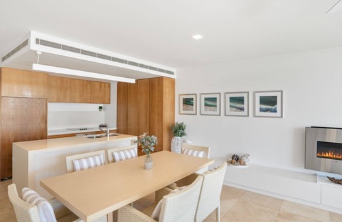 Rainbow Beach Apartment | Unit 7 Plantation Resort - Rainbow Beach. Air conditioned. Pool and outdoor spa. Wifi. Plantation Re